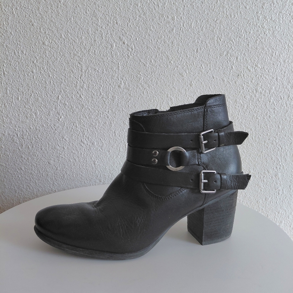 Josef Seibel  Britney 02 Black Leather Ankle Zip Booties Boots